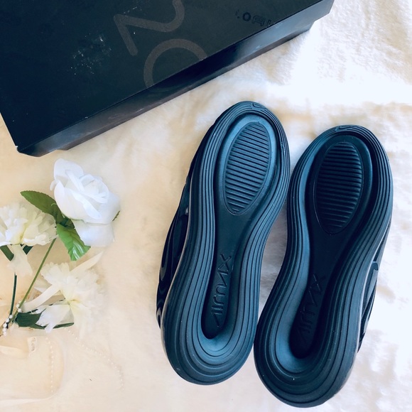 Nike Air Max 720. Brand new in Box. Triple black - Picture 7 of 15